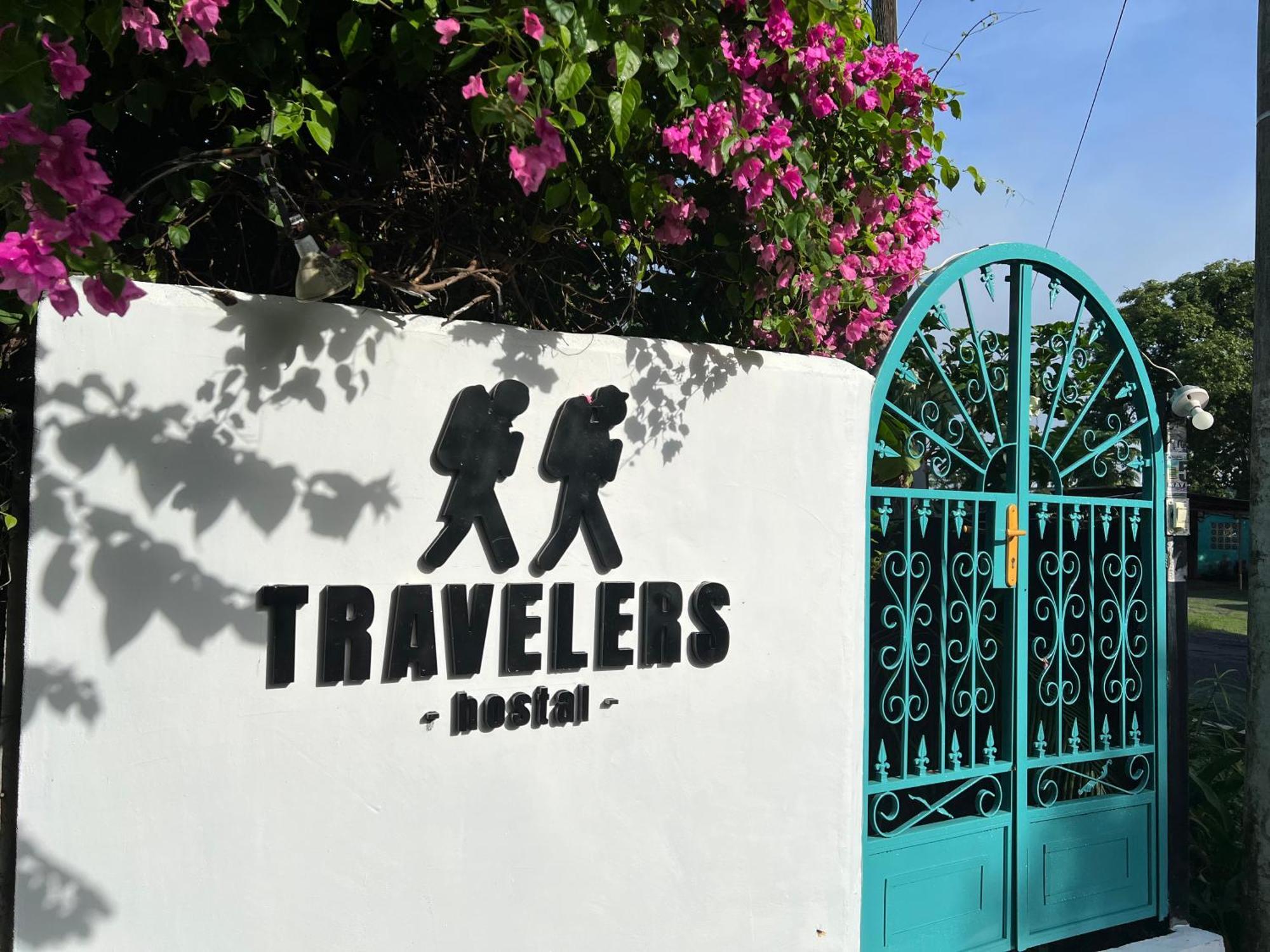Hostal & Cafe Travelers Santiago Eksteriør billede